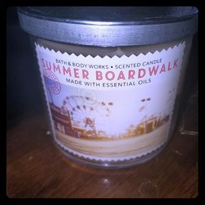 BATH AND BODY WORKS CANDLE. BRAND NEW!!
